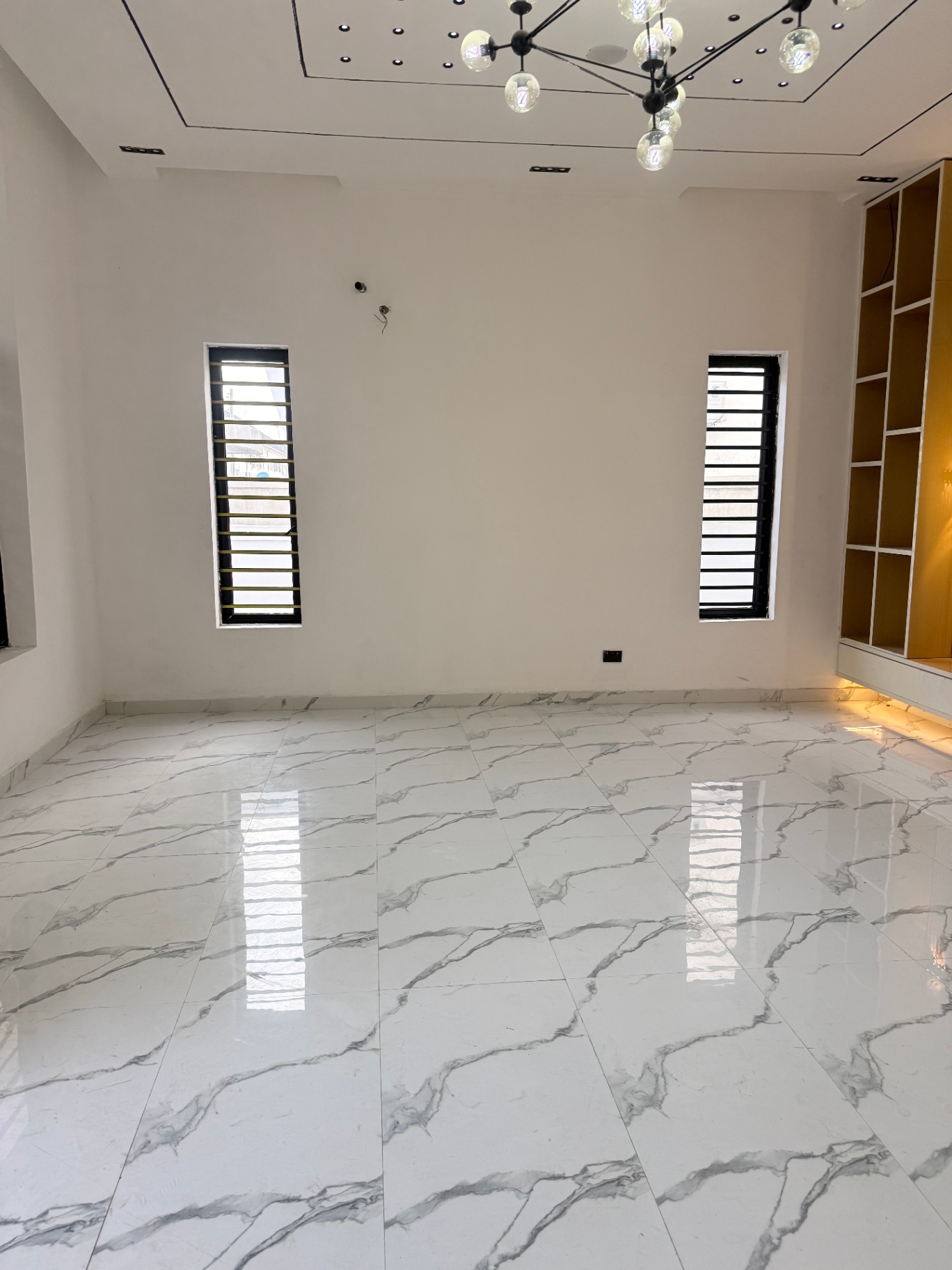 Luxury 5-Bedroom Fully Detached House