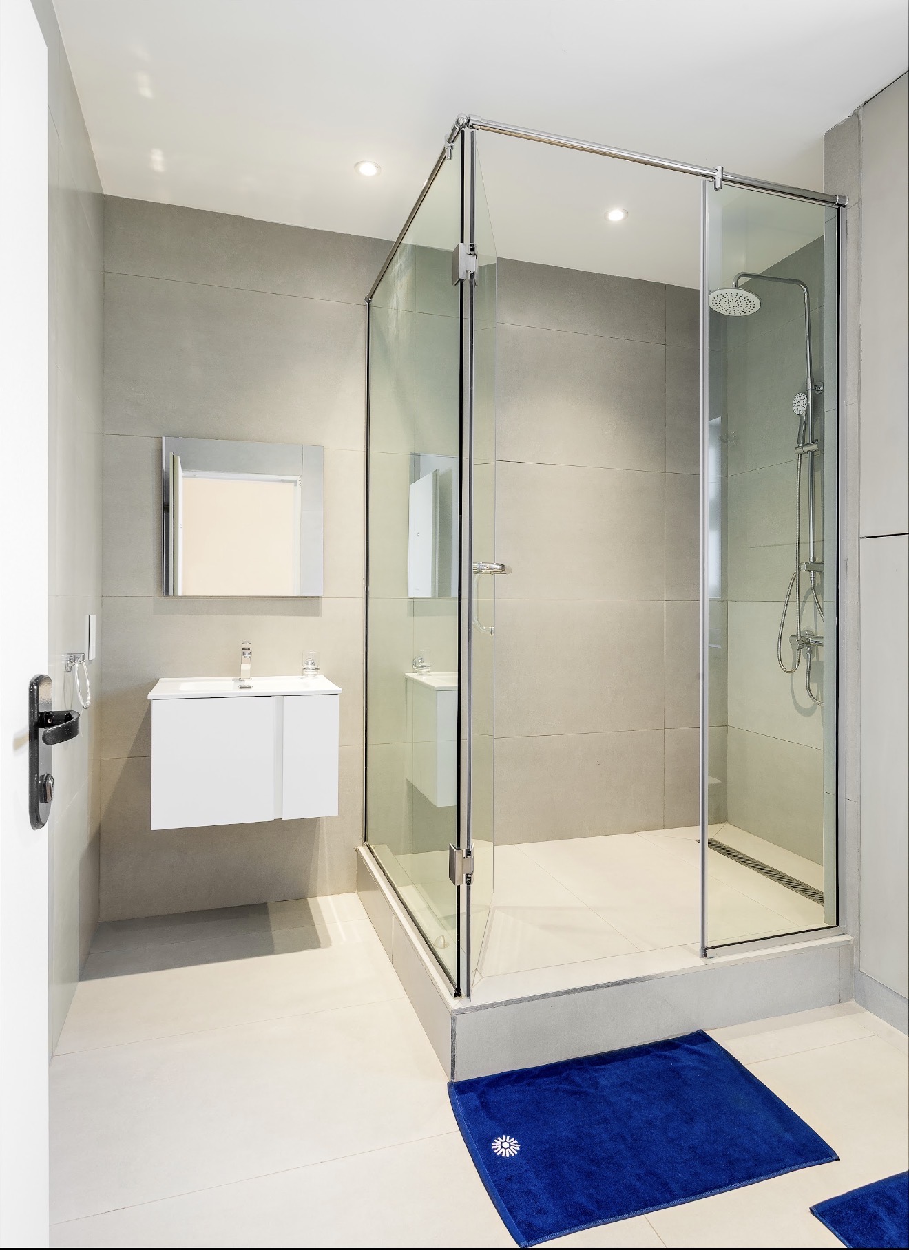 Luxury Serviced Residence — 1, 2 & 3-Bedroom Apartments + Penthouse