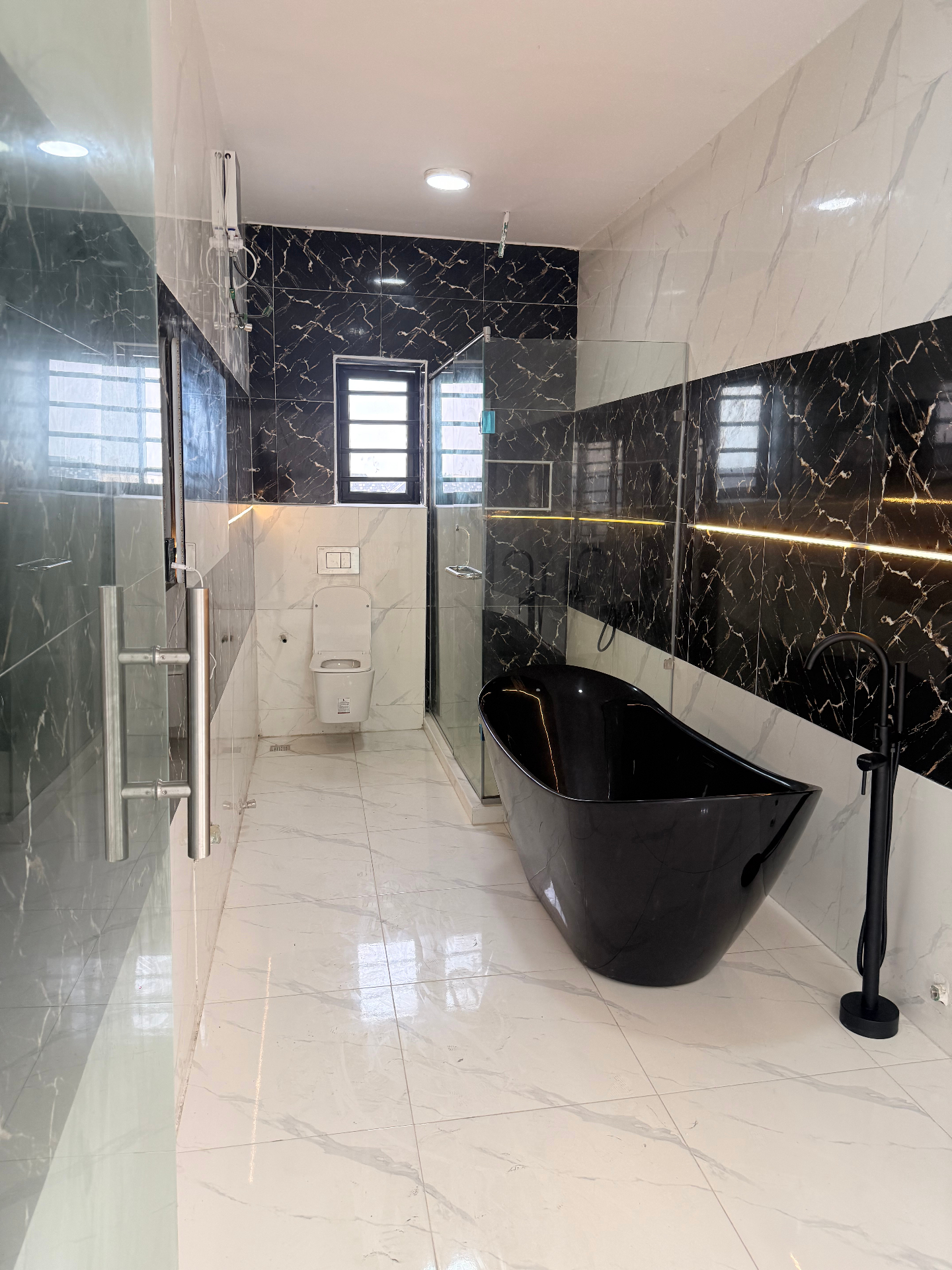 Luxury 5-Bedroom Fully Detached House