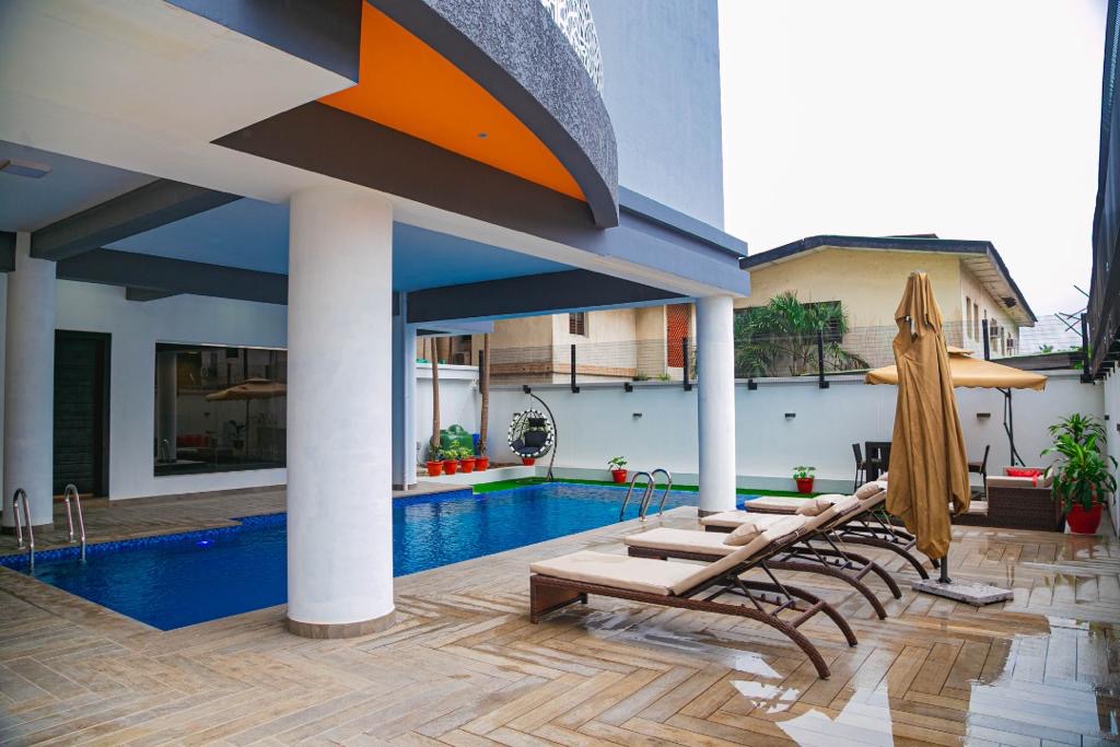 Luxury 3-Bedroom Fully Furnished Apartment