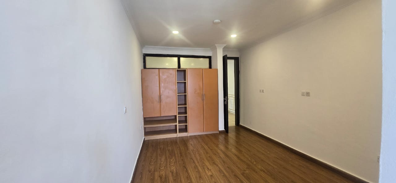 Luxury 4-Bedroom Terrace House