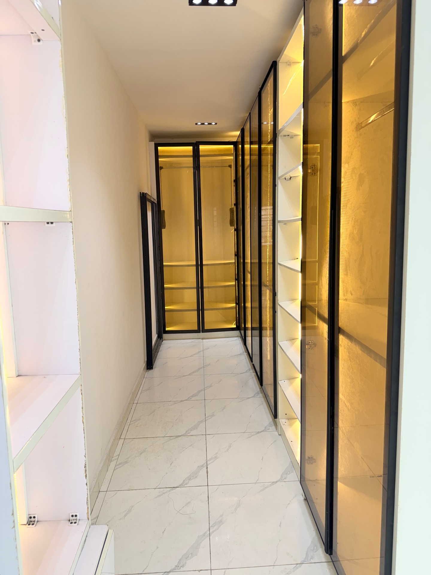 Luxury 5-Bedroom Fully Detached House