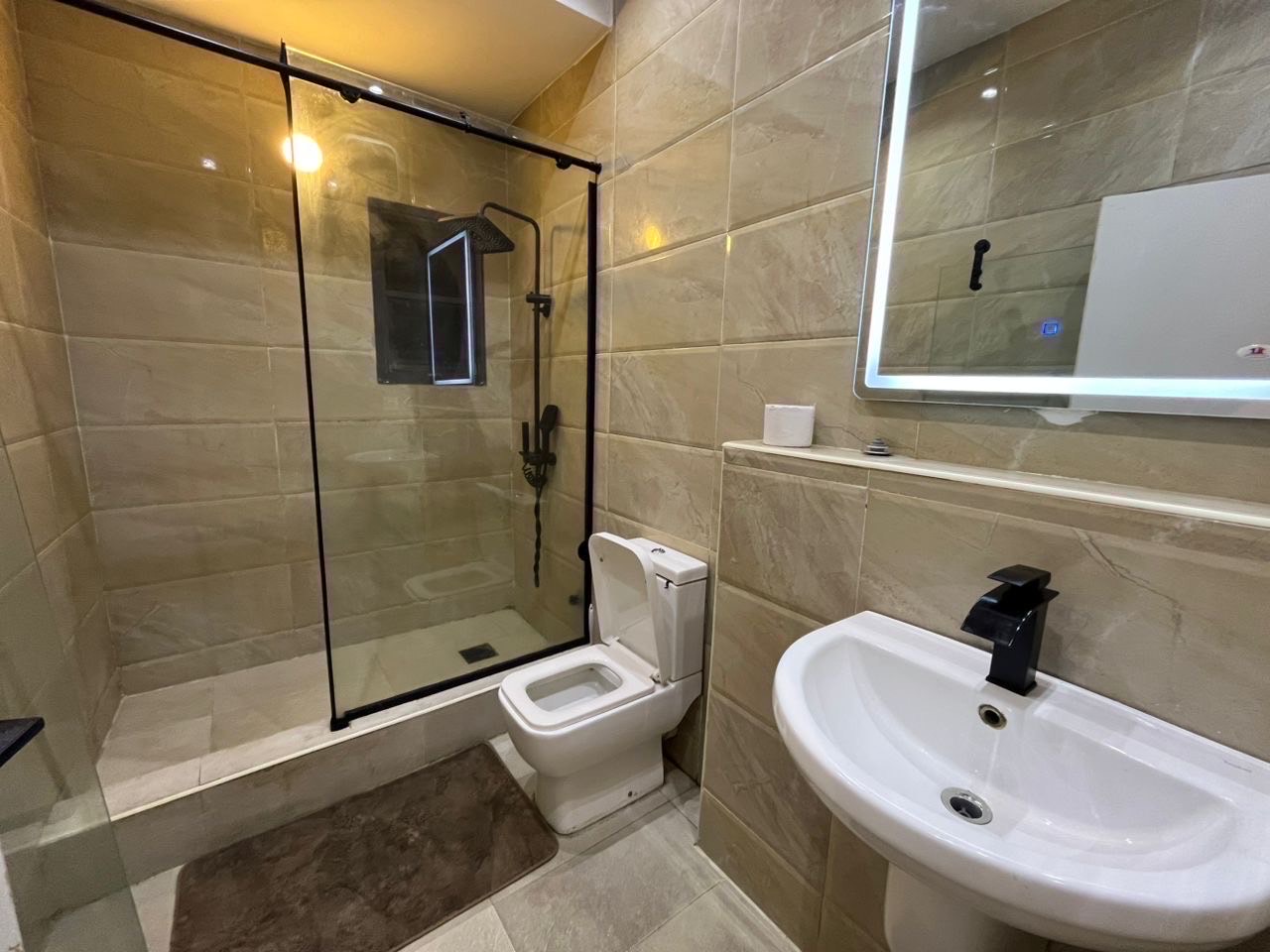 Luxury 1-Bedroom Fully Furnished Apartment