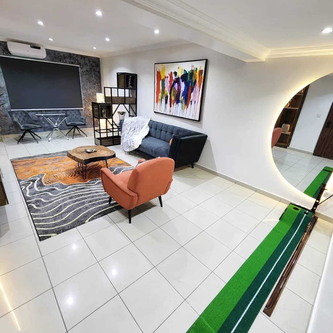 Luxury 1-Bedroom Fully Furnished Apartment