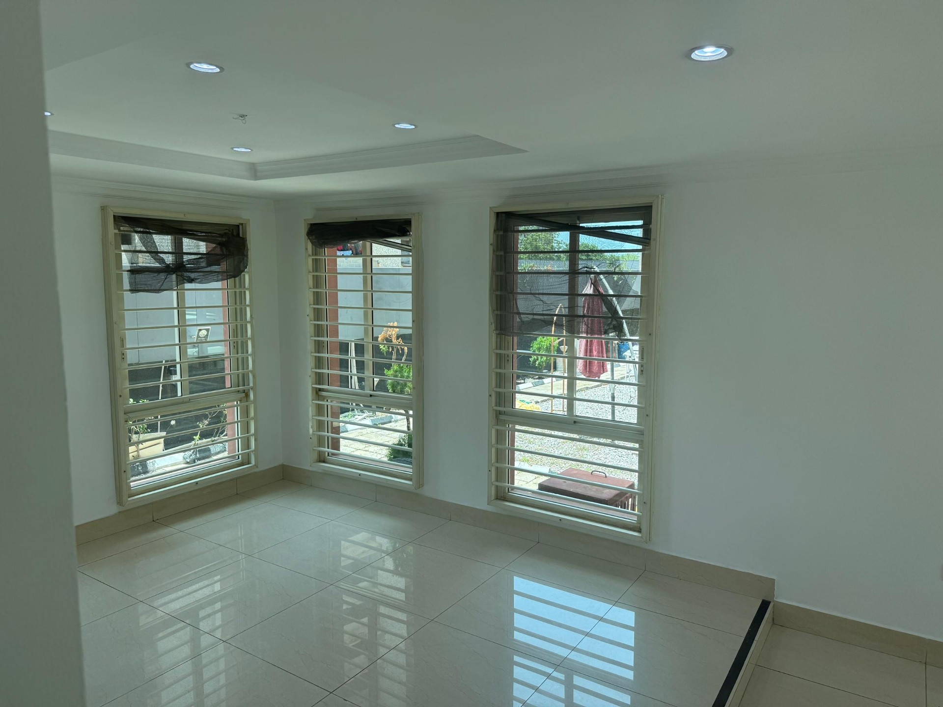 Luxury 3-Bedroom Unfurnished Maisonette