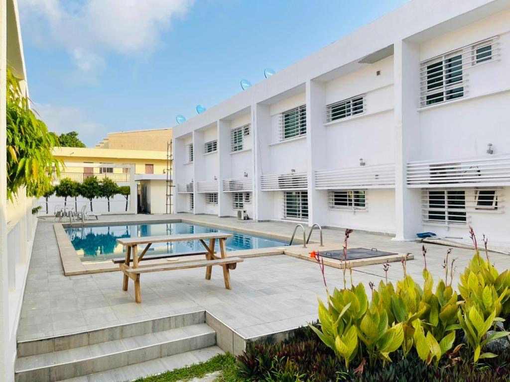 Luxury 1-Bedroom Fully Furnished Apartment