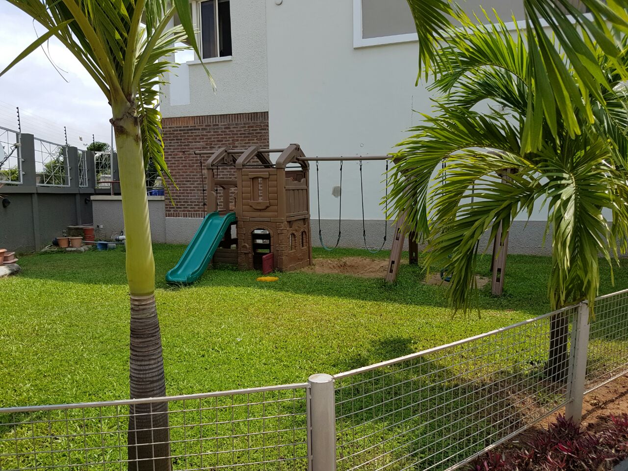 Luxury 4-Bedroom Terrace House