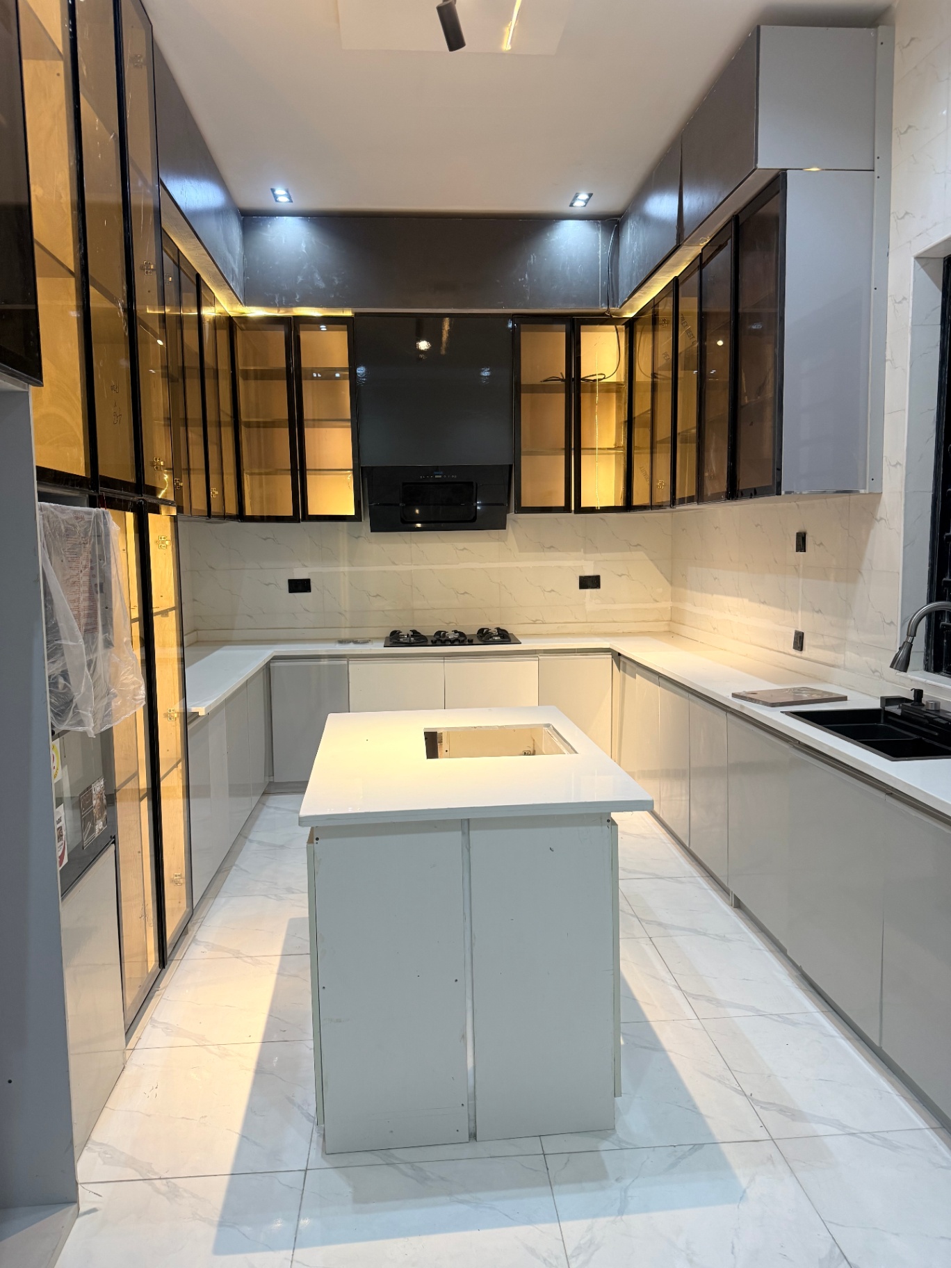 Luxury 5-Bedroom Fully Detached House